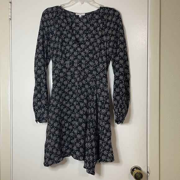 Equipment Dresses & Skirts - Equipment black stars silk vneck mini dress size 2